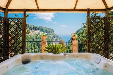 Indoor spa tub