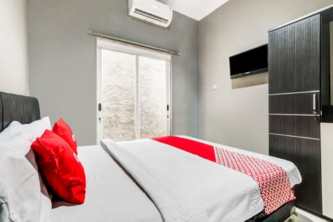 Standard Double Room | Desk, free WiFi, bed sheets