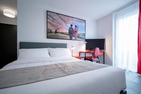 In-room safe, desk, laptop workspace, free WiFi