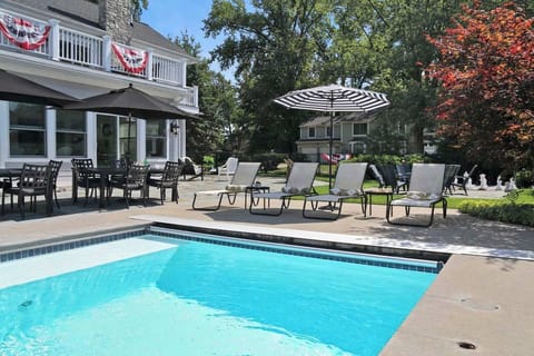 Welcome to Lamb Guest! Large private in-ground pool with pool house that includes a half bathroom, outdoor shower, and drinking fountain! 
