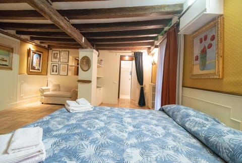 Deluxe Apartment | Iron/ironing board, free WiFi, bed sheets