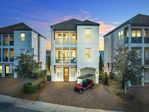 6-seat Golf Cart FREE during your stay! 2 minutes to the beach. Sleeps 17, 6 bedrooms, 5.5 bath, and 13 beds. Game room and bunk rooms. Heated pool across from the house!