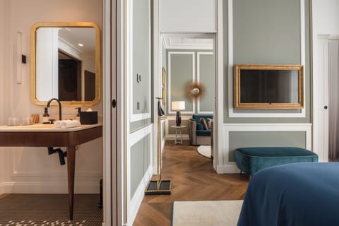 Connecting Junior Suite | Premium bedding, in-room safe, desk, laptop workspace