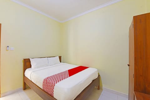 Standard Double Room | Free WiFi, bed sheets