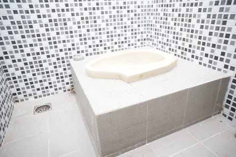 Deluxe Single Room | Bathroom | Shower, soap