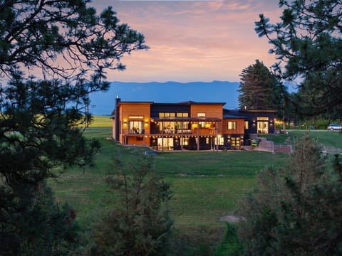 The lodge against the Swan Mountain Range.