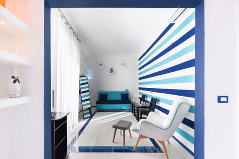 Deluxe Room | Living area | TV