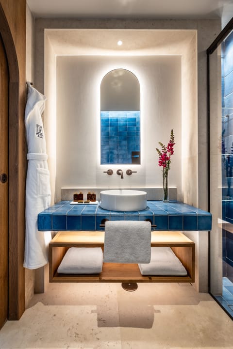 Comfort Garden View | Bathroom | Shower, rainfall showerhead, free toiletries, hair dryer