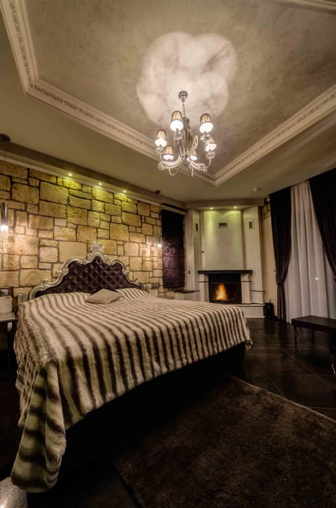 Deluxe Room | 1 bedroom, blackout drapes, soundproofing, free WiFi