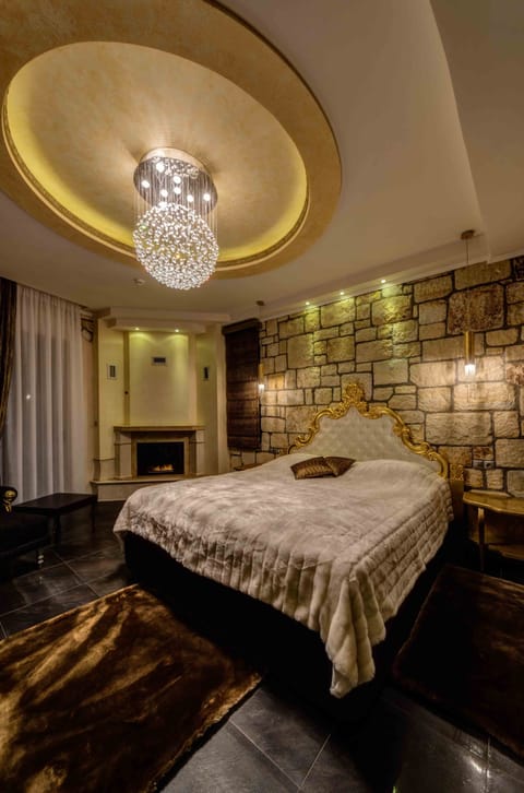 Deluxe Room | 1 bedroom, blackout drapes, soundproofing, free WiFi