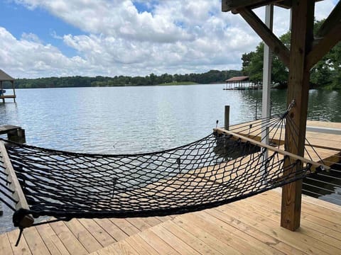 Lower shaded deck