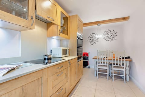 Callow Cottage Kitchen - StayCotswold