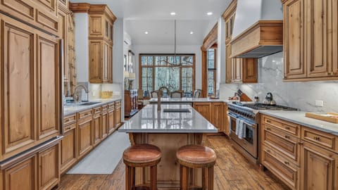 Kitchen, Main Level - Center island with seating