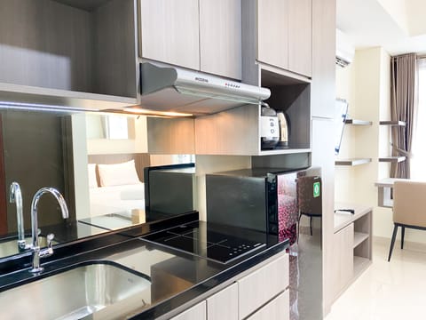 Studio | Private kitchen | Full-size fridge, stovetop