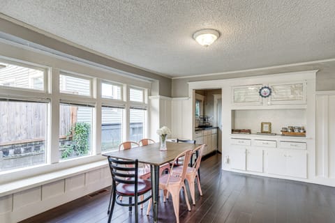 Dining Room | Dishware & Flatware | Desk | Free WiFi