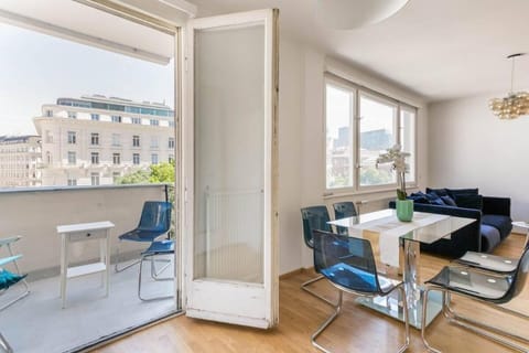 Studio, 1 Bedroom, Balcony, City View | Interior