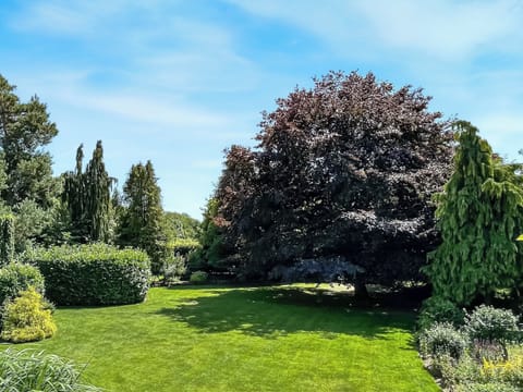 Garden | The Farmhouse - Wash Farm Barns, Banham