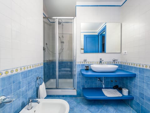 Superior Quadruple Room, 2 Bedrooms | Bathroom | Shower, hair dryer, slippers, bidet