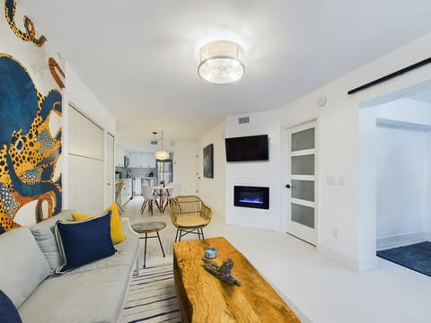 Stunning, newly renovated condo steps to the ocean!