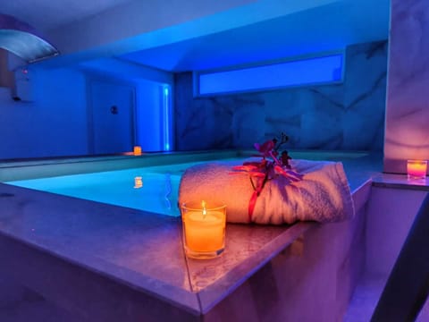 Private spa tub