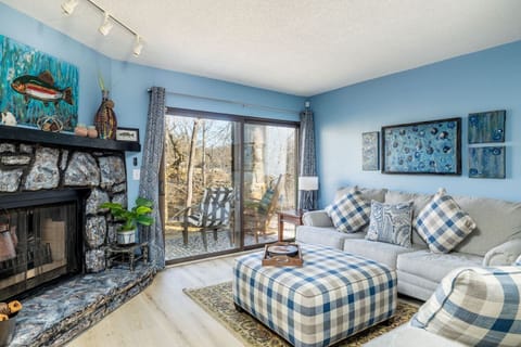The newly appointed Living room welcomes you with comfortable furniture & teases you with the first glimpse of the  river view. 