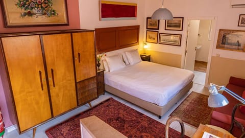 A comfortable area, with a natural light that brights up the colors of the room #relax #comfort #lisbon #pt #portugal