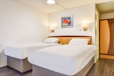 Desk, blackout drapes, iron/ironing board, free WiFi