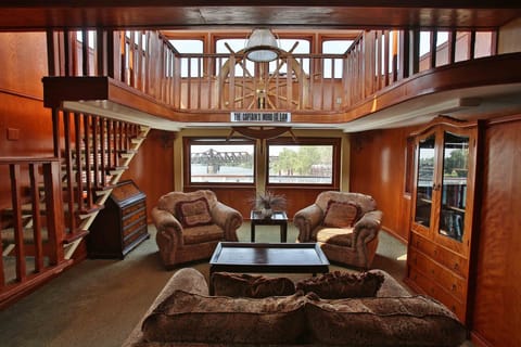 Room (Captains Quarters) | Extra beds