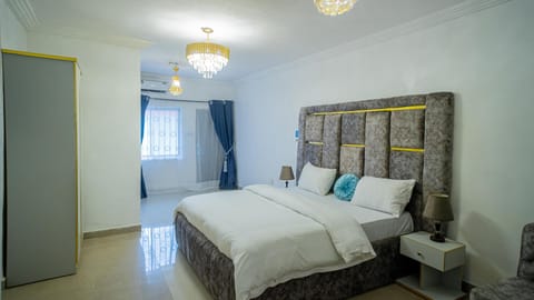 Luxury Room | 1 bedroom, desk, blackout drapes, free WiFi