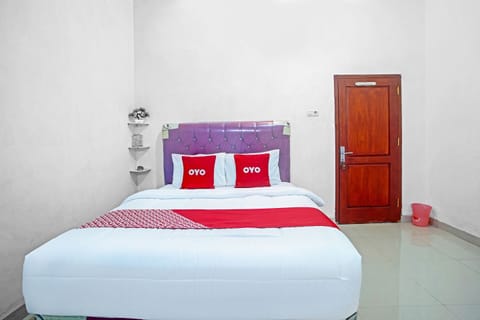 Standard Double Room | Desk, WiFi (free), bed sheets