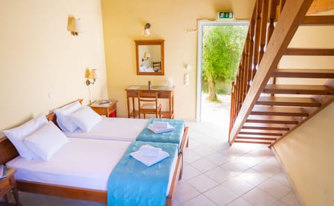 Duplex | 1 bedroom, in-room safe, desk, free WiFi