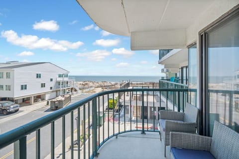 Welcome to Summer Beach 207!