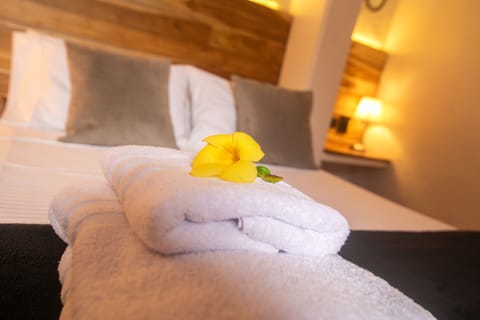 Deluxe Room | In-room safe, desk, blackout drapes, iron/ironing board