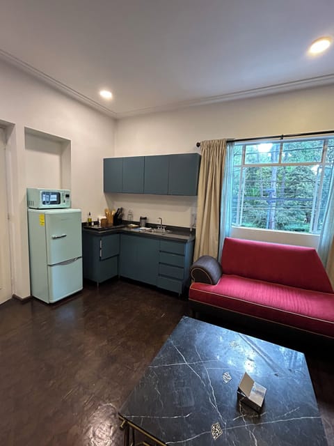 Stovetop, dishwasher, espresso maker, coffee/tea maker