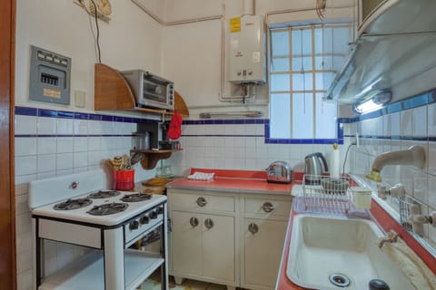 Premium Apartment | Private kitchen | Stovetop, dishwasher, espresso maker, coffee/tea maker