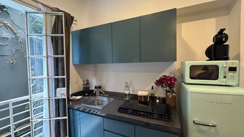 Stovetop, dishwasher, espresso maker, coffee/tea maker