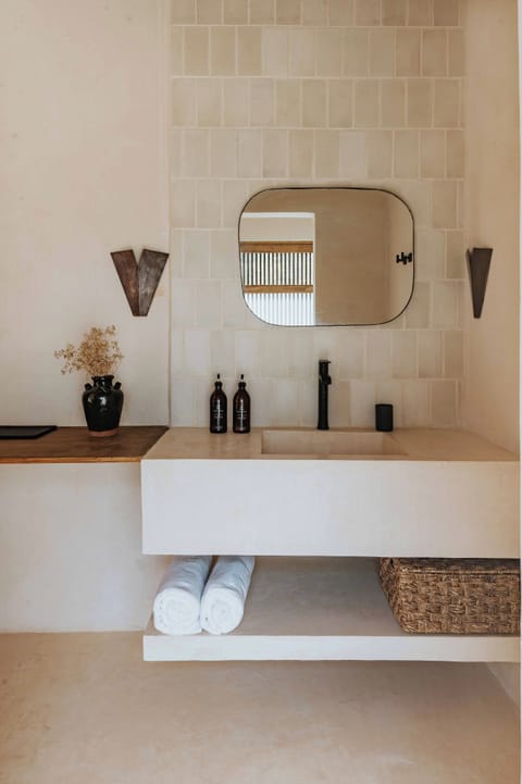 Superior Room, 1 King Bed, Beachfront | Bathroom | Shower, rainfall showerhead, designer toiletries, hair dryer