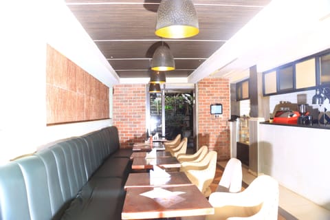 Deluxe Double Room Single Use, 1 Bedroom, Smoking, City View | Living area