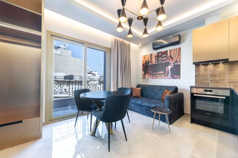 Eclipse Gold | Living area | 43-inch flat-screen TV with digital channels