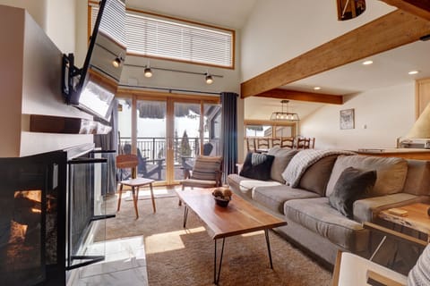 Condo, 2 Bedrooms | Living area | Smart TV