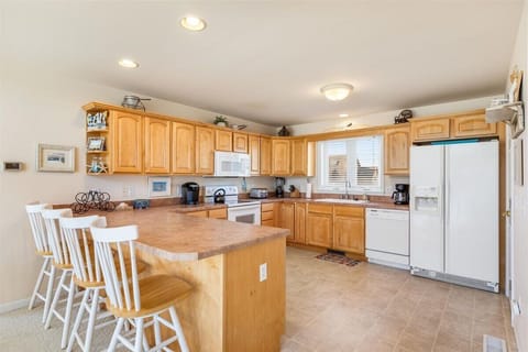 Grab a quick bite at the Breakfast Bar before hitting the Beach.