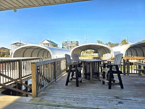 House, Multiple Beds (Waterside Retreat) | Outdoor dining