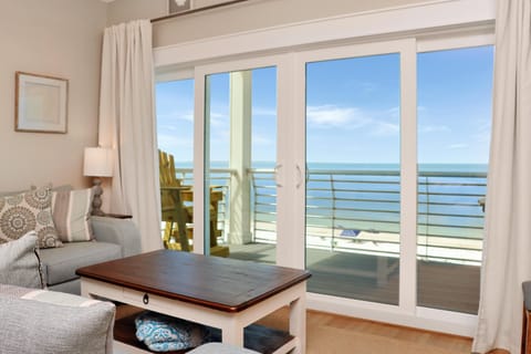 House, Multiple Beds (The Great White 2) | Living area