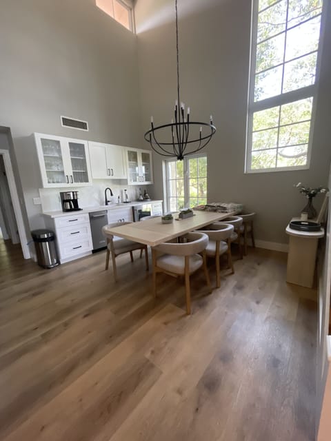 72686085652 4E5D19D8 5FC4 458A 8890 75E242E76481