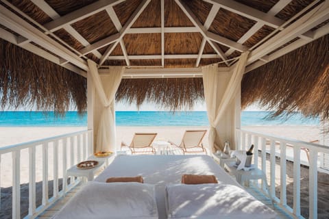 Private beach, sun loungers, beach umbrellas, beach towels