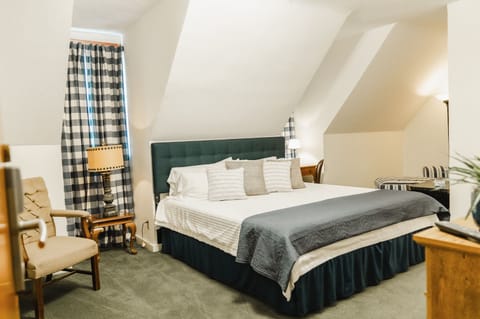 Elite Room | Individually decorated, individually furnished, iron/ironing board