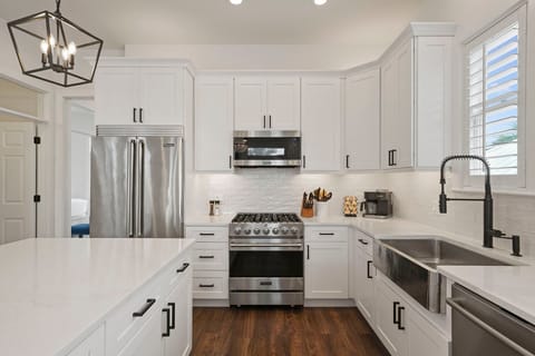 The Hummingbird - Holiday Isle - Kitchen