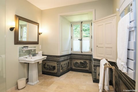 Deluxe Double Room, Mountain View | Premium bedding, pillowtop beds, free minibar, individually decorated