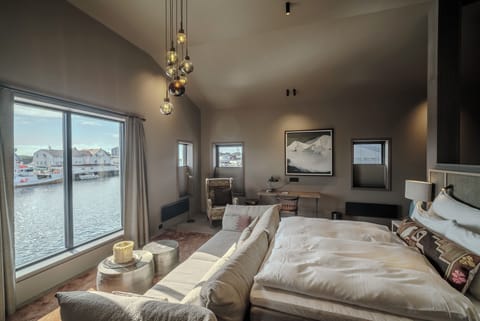 Loft suite with Harbour view | Premium bedding, down comforters, minibar, desk