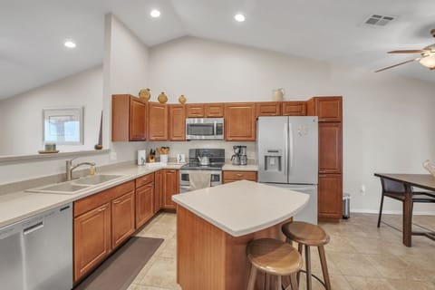 House, 2 Bedrooms | Private kitchen | Fridge, oven, coffee/tea maker